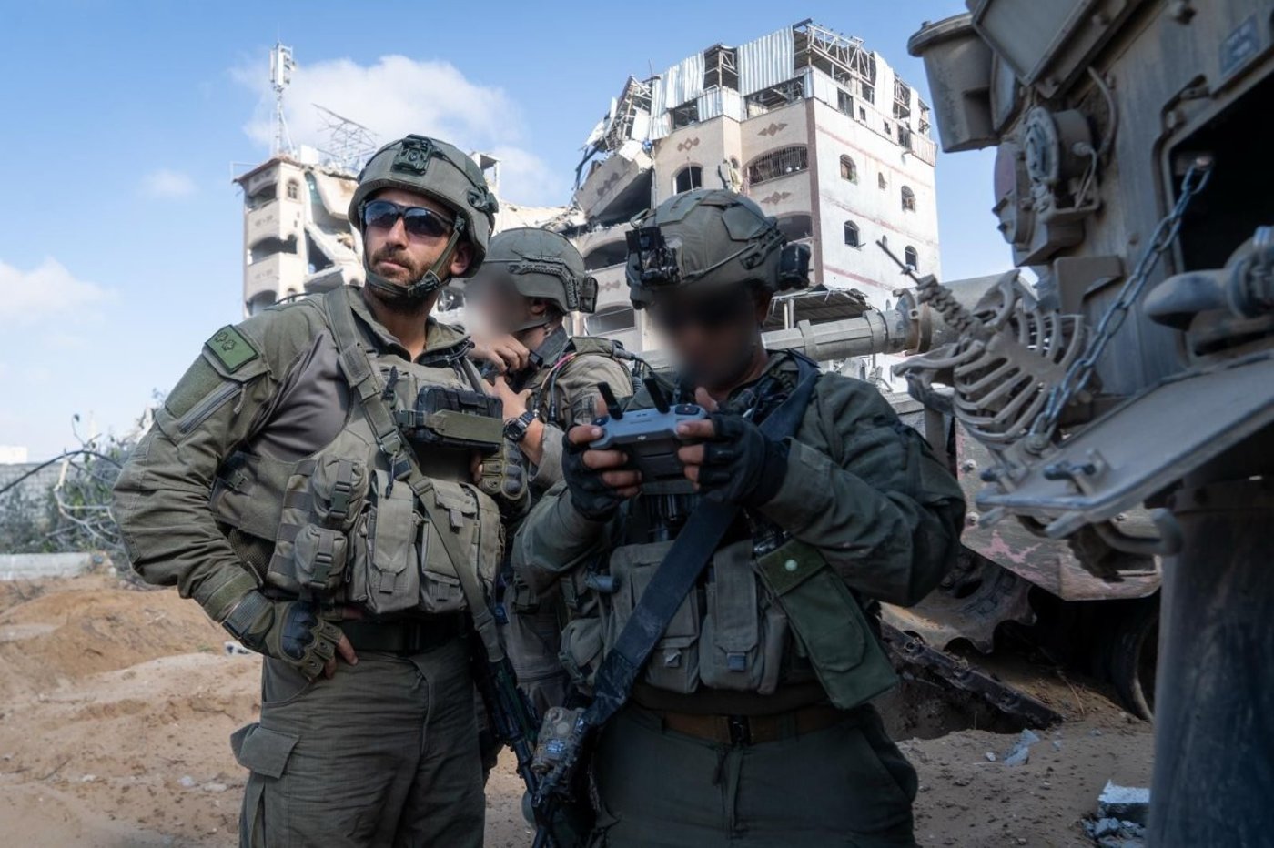 מטענים בכיתות לימוד בבית הספר 'אבראהים אלמקאדמה'