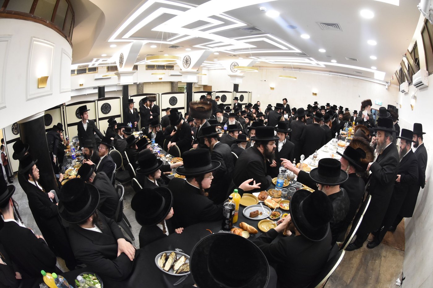 החתן הבנש"ק ענד שעון זהב שקיבל מהמחותן | תיעוד