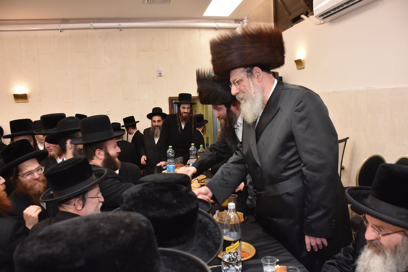 החתן הבנש"ק ענד שעון זהב שקיבל מהמחותן | תיעוד