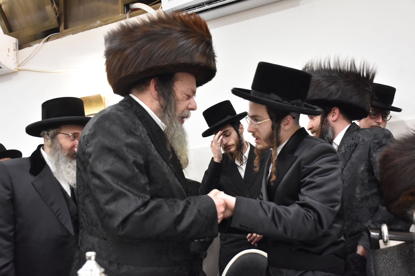 החתן הבנש"ק ענד שעון זהב שקיבל מהמחותן | תיעוד