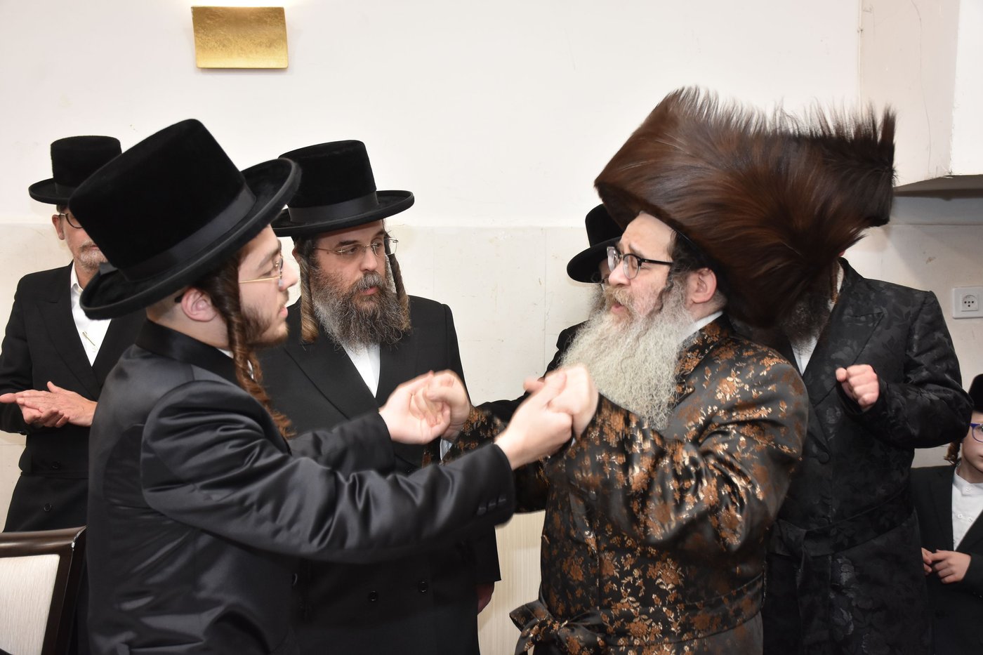 החתן הבנש"ק ענד שעון זהב שקיבל מהמחותן | תיעוד