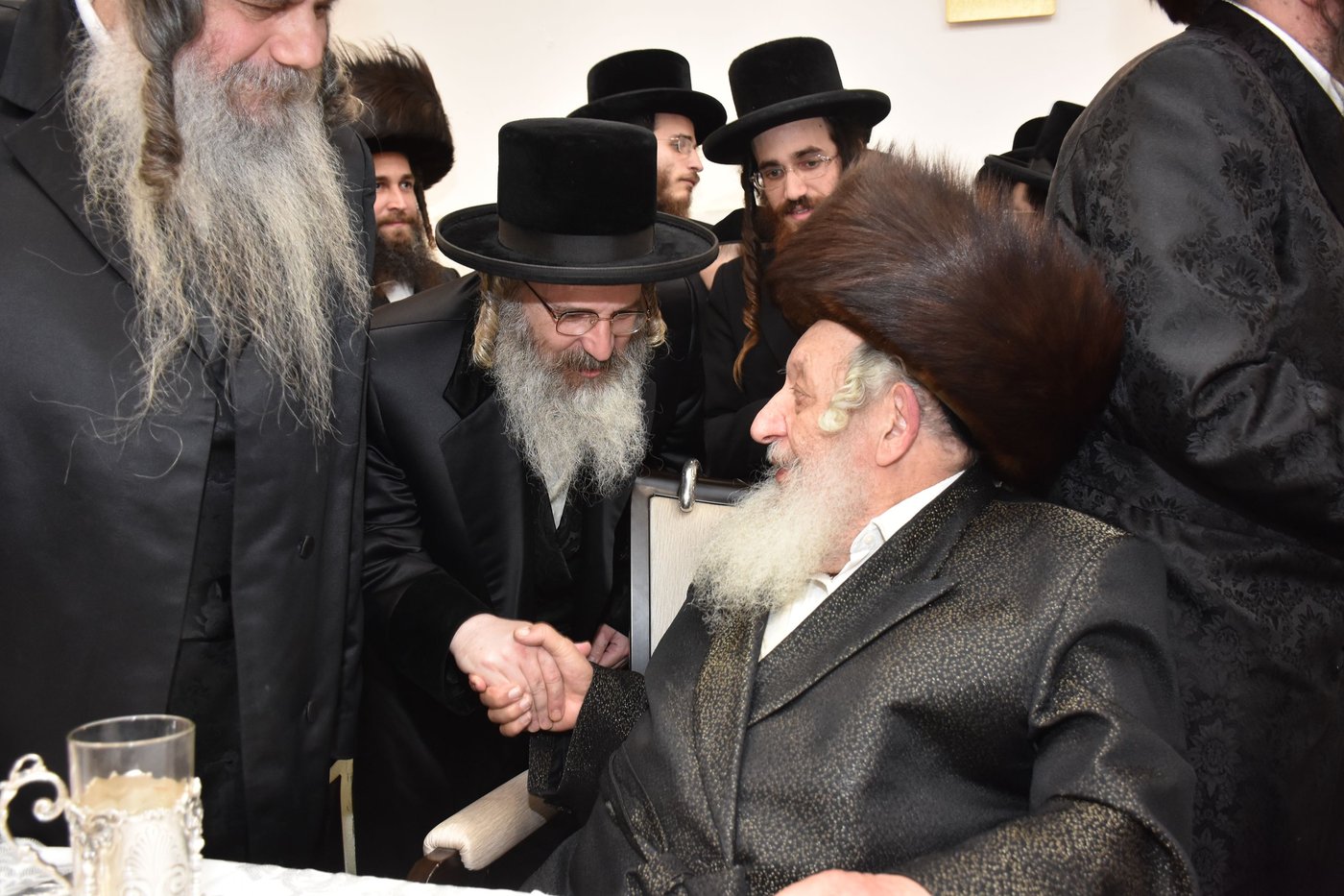 החתן הבנש"ק ענד שעון זהב שקיבל מהמחותן | תיעוד