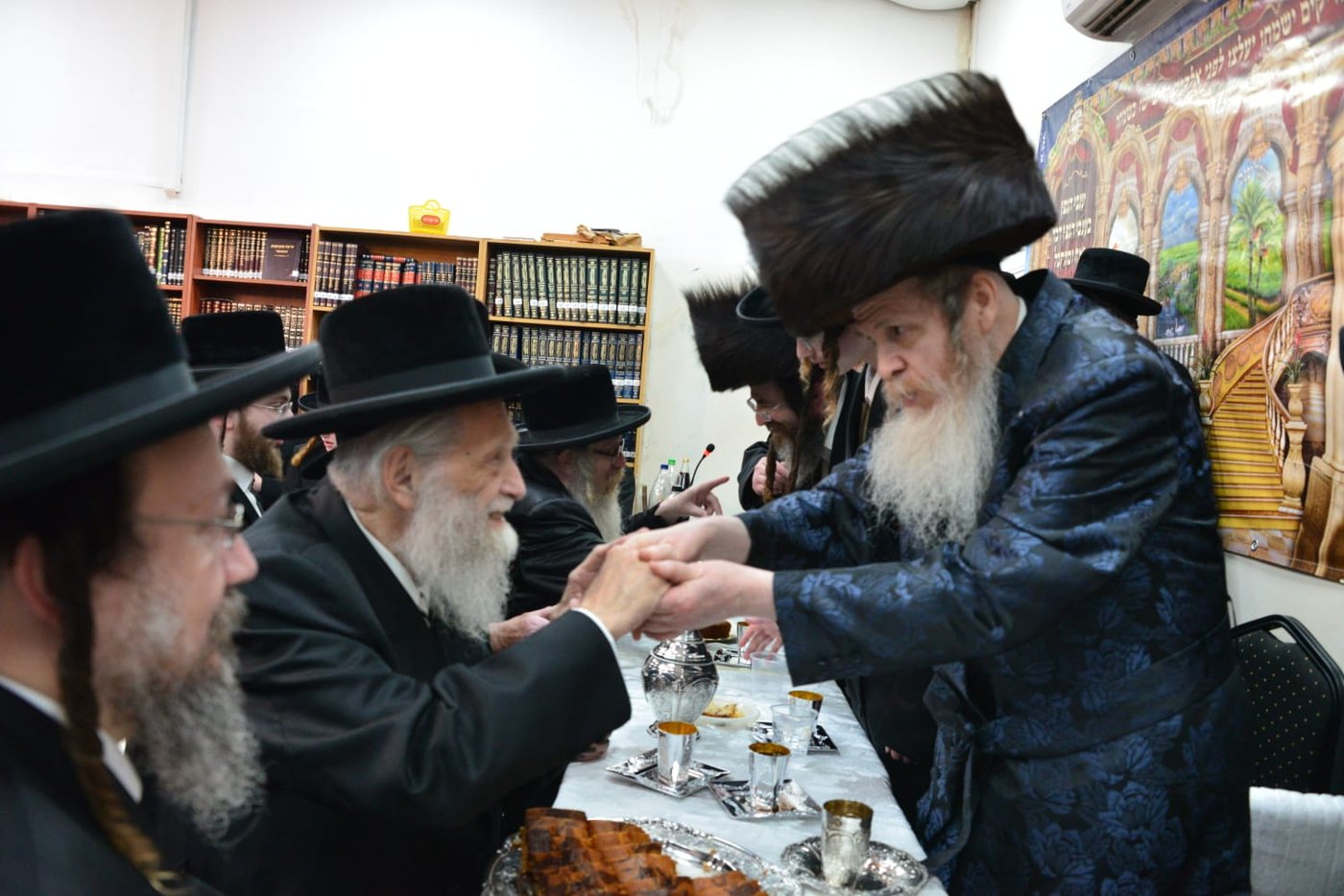 אירוסין בחצרות לויעב טשערנוביל - שומרי אמונים אשדוד