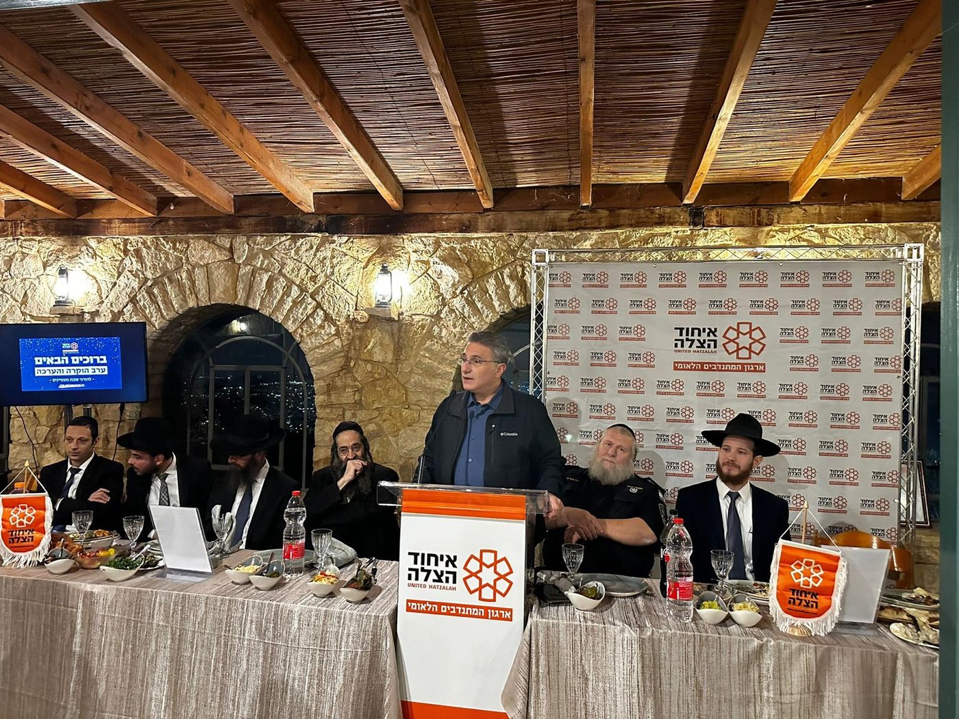 רב שיח בנושא רפואה והלכה התקיים, כאשר בתחילה הוקרנה מצגת מיוחדת המסכמת את פעילות אגף ההלכה