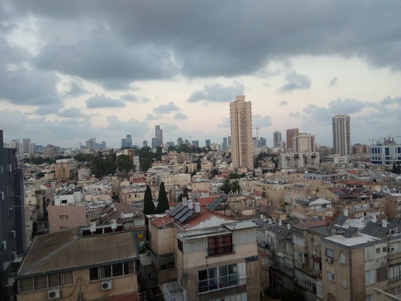 עננים מעל בני ברק