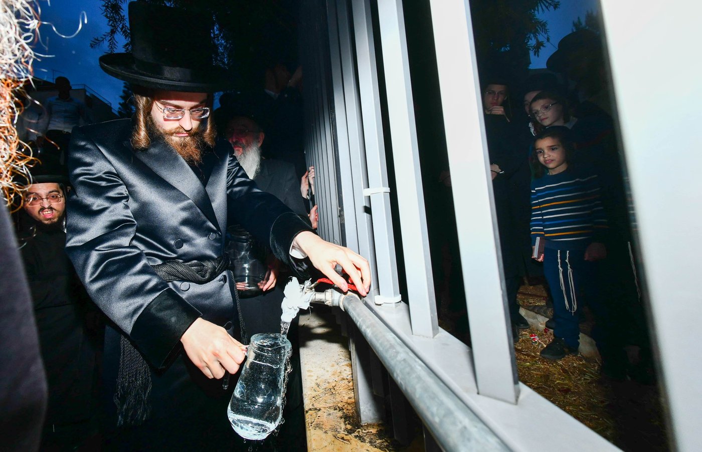 האדמו"ר מסאדיגורה בשאיבת מים שלנו 