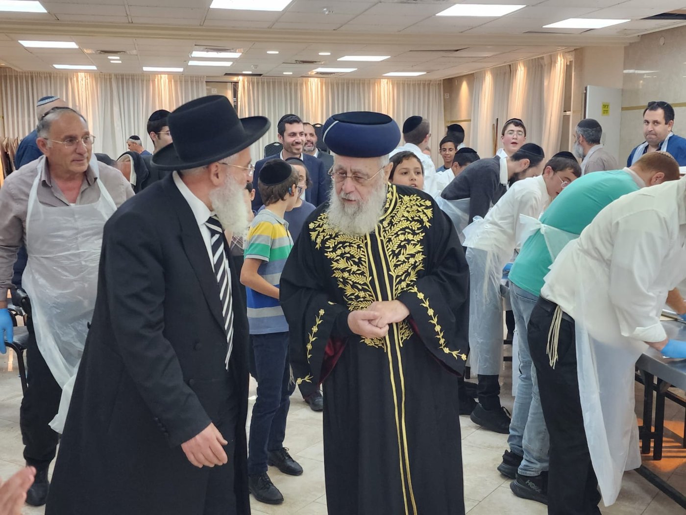 הראשון לציון באפיית מצות אצל חבר בית הדין הגדול | תיעוד