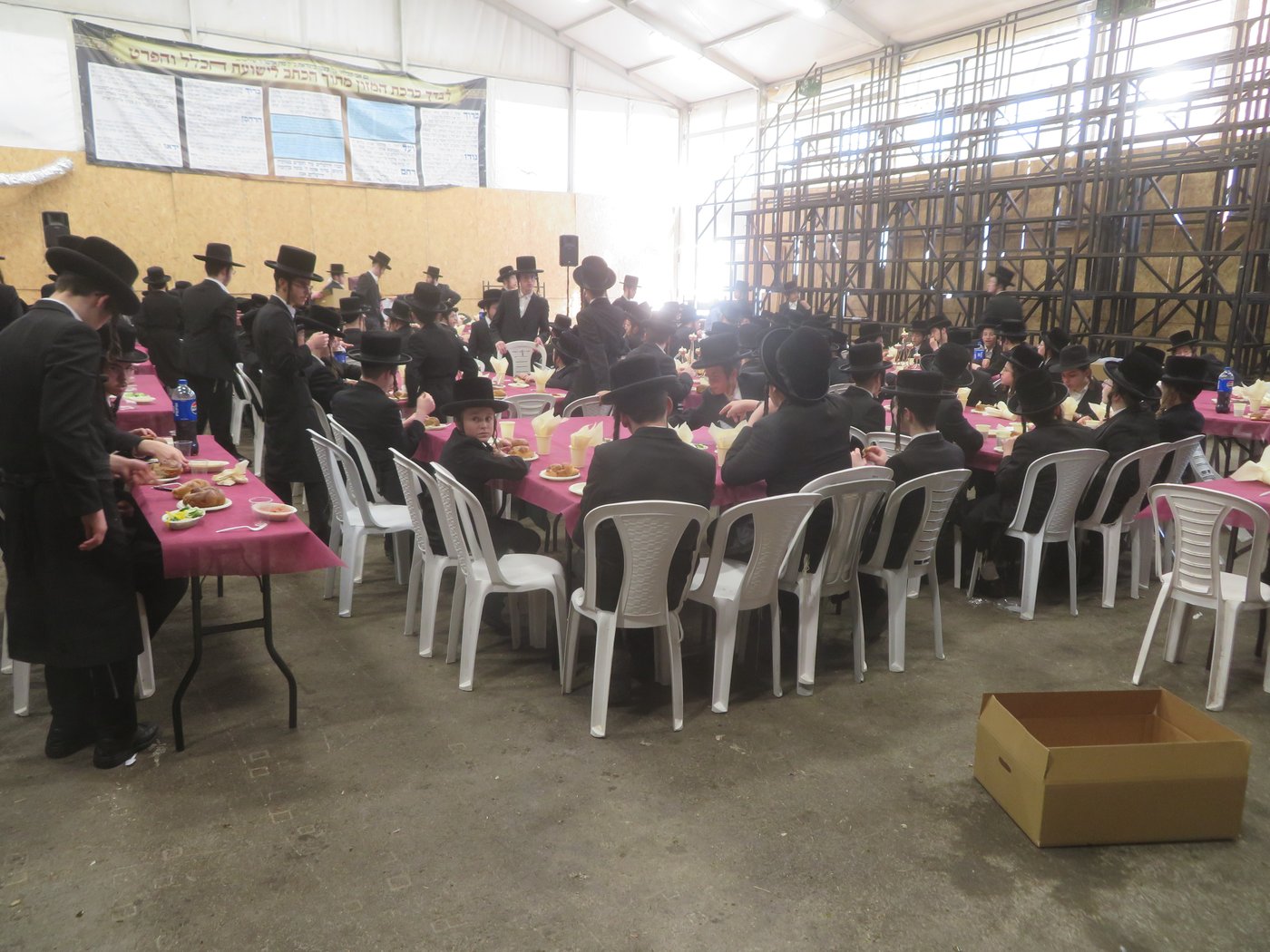 טיש ר"ח ניסן בלעלוב