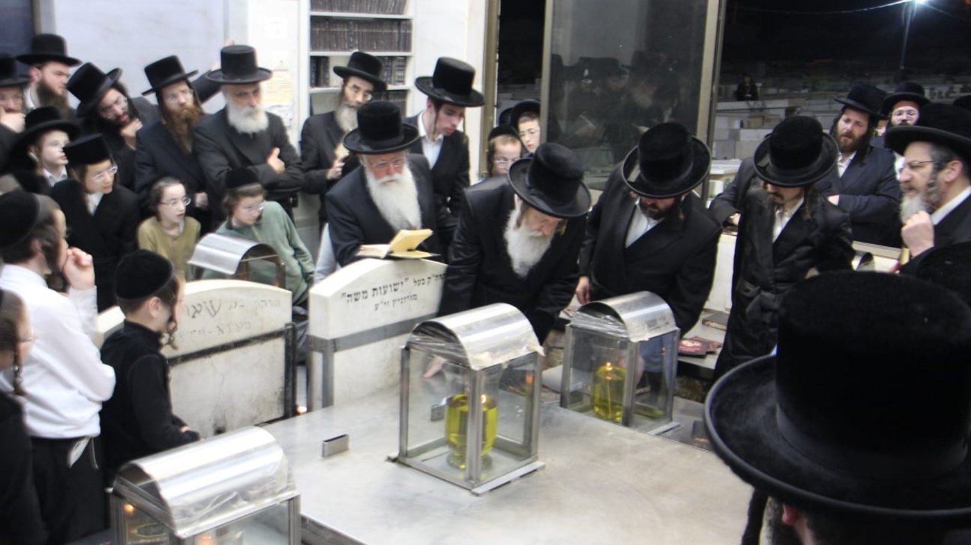 האדמו"ר מדז'יקוב באוהל בית ויזניץ 