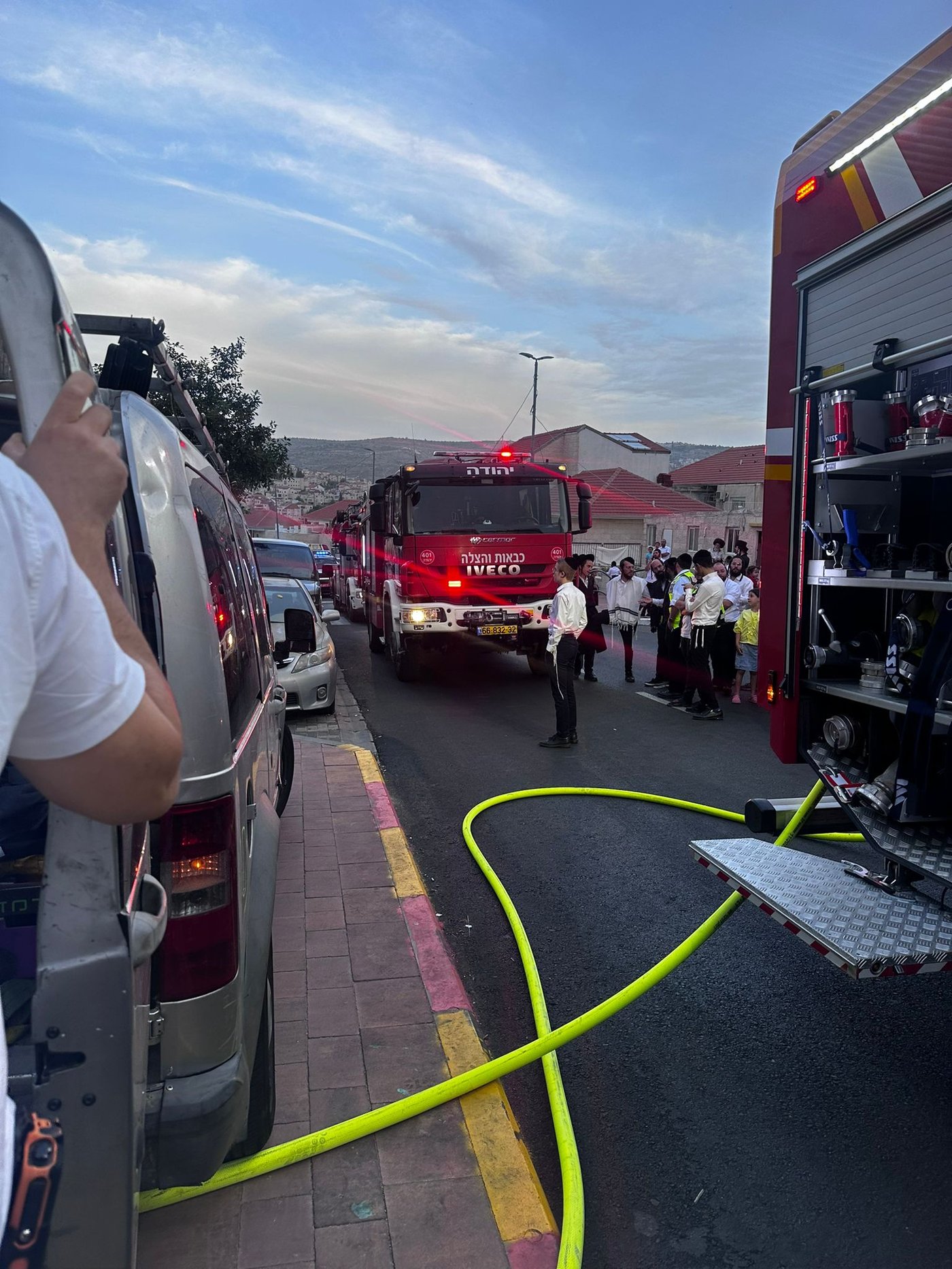 שריפה פרצה בעיר החרדית; התושבים התבקשו להסתגר בבתים