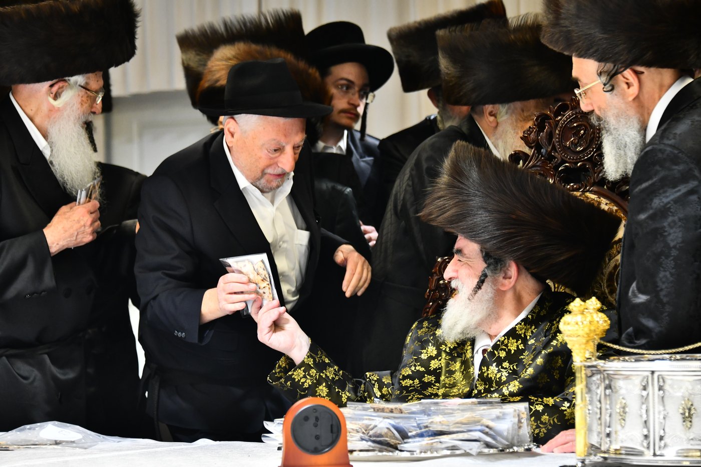 טיש חול המועד פסח בויז'ניץ