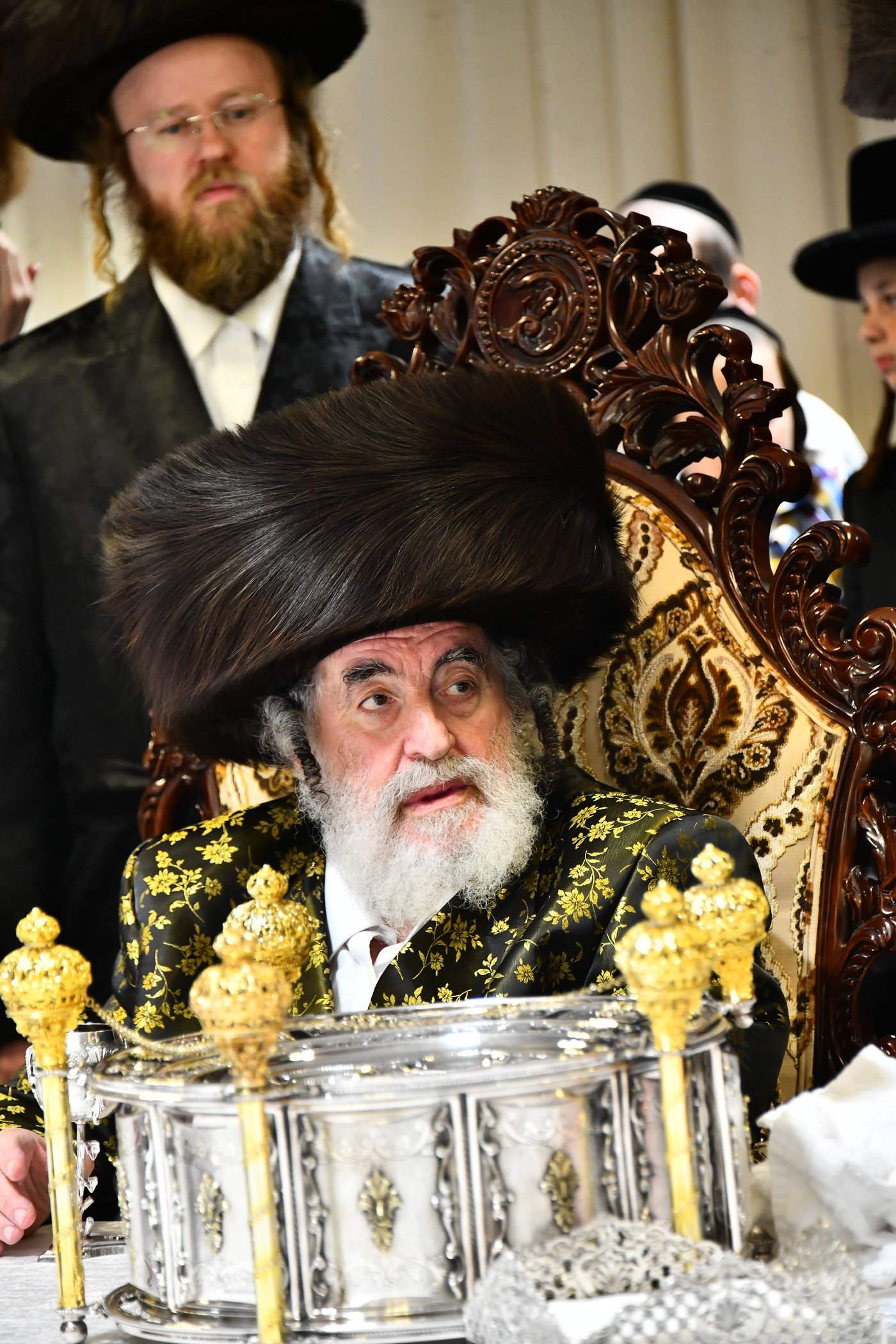 טיש חול המועד פסח בויז'ניץ