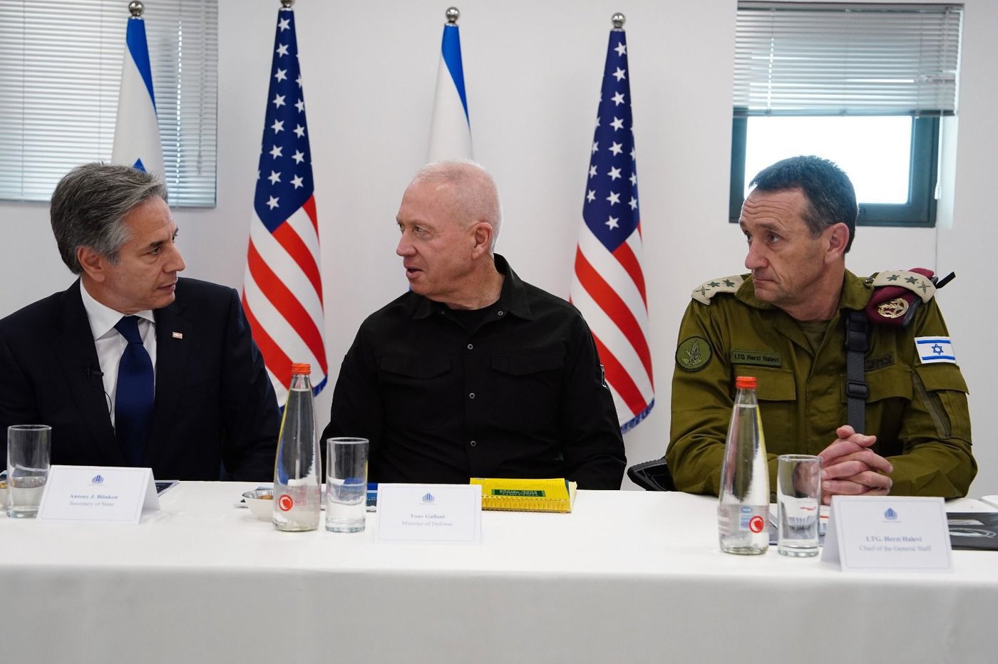 מימין לשמאל: הרמטכ"ל הרצי הלוי, שר הביטחון גלנט ומזכיר המדינה האמריקני
