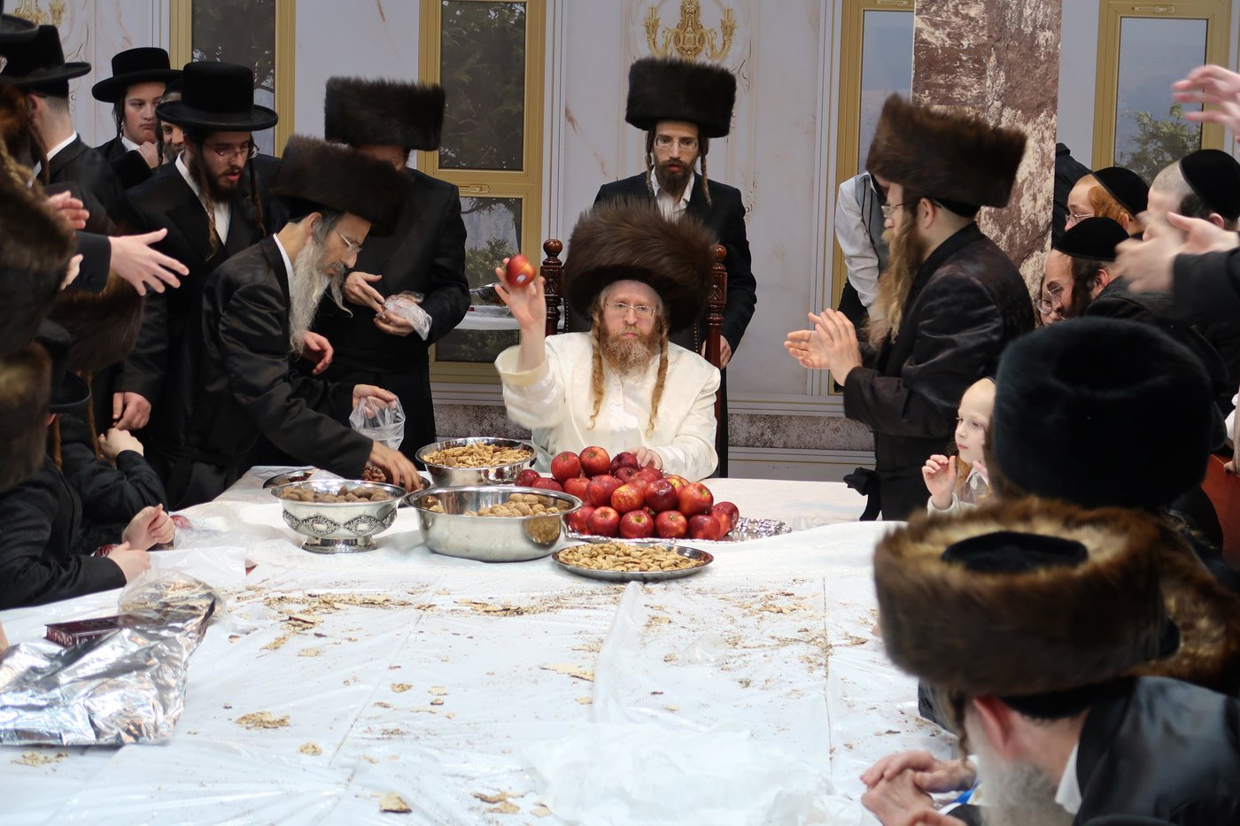 חג הפסח בחצה"ק שומרי אמונים