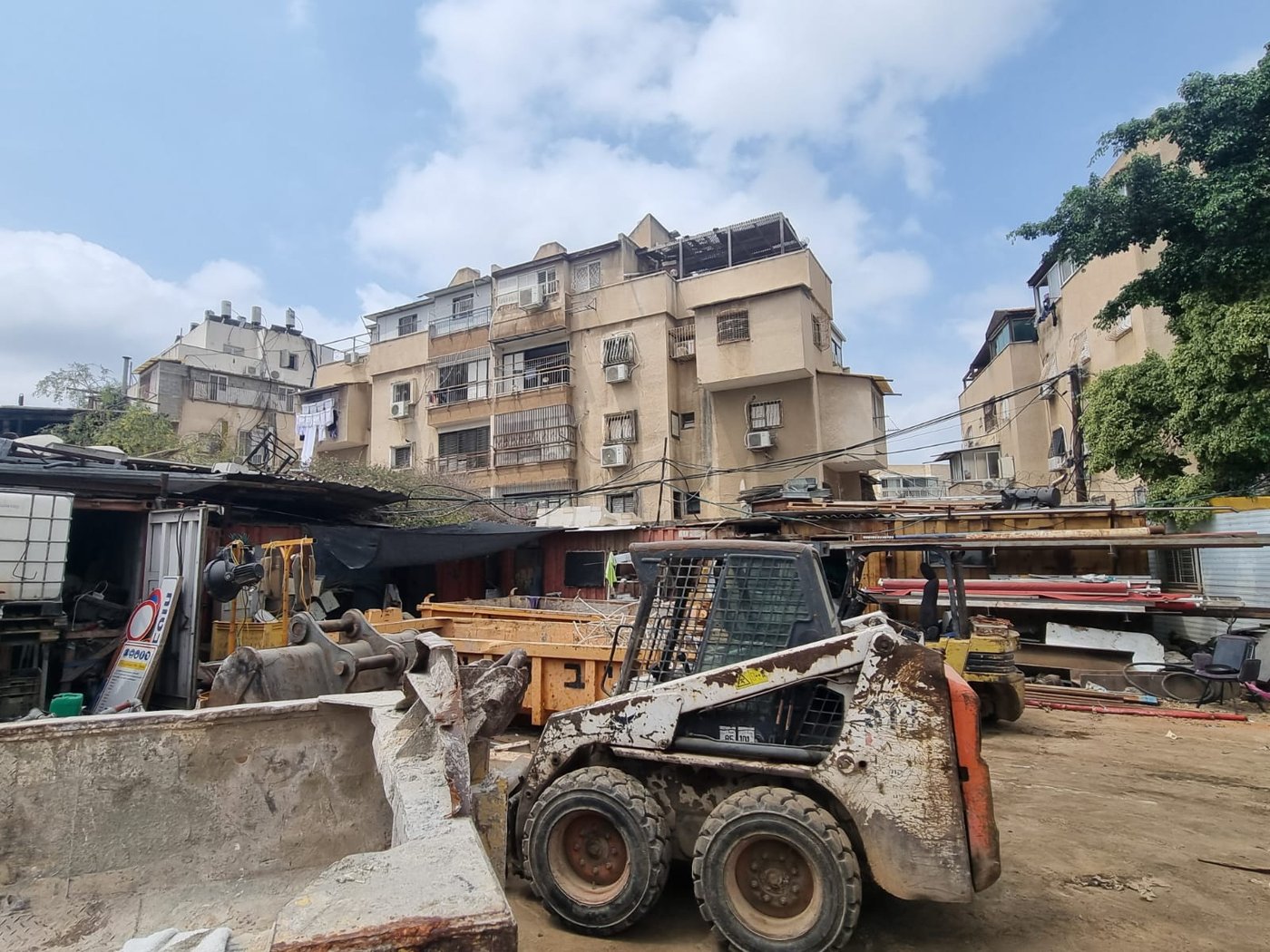 מבצע משולב בבני ברק: המשטרה פשטה על מתחמים שפעלו בניגוד לחוק