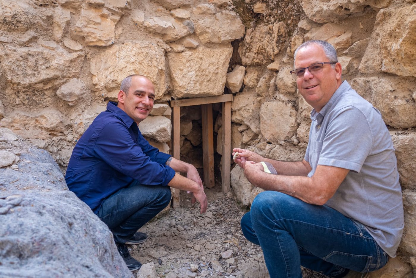 הארכיאולוגים פרופ' יובל גדות וד"ר גו' עוזיאל, ממנהלי המחקר הרחב בעיר דוד