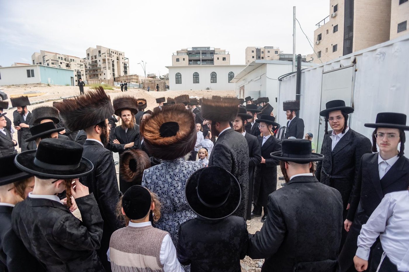 הגה"צ ראש ישיבת סאטמאר בחנוכת בית המדרש בבי"ש