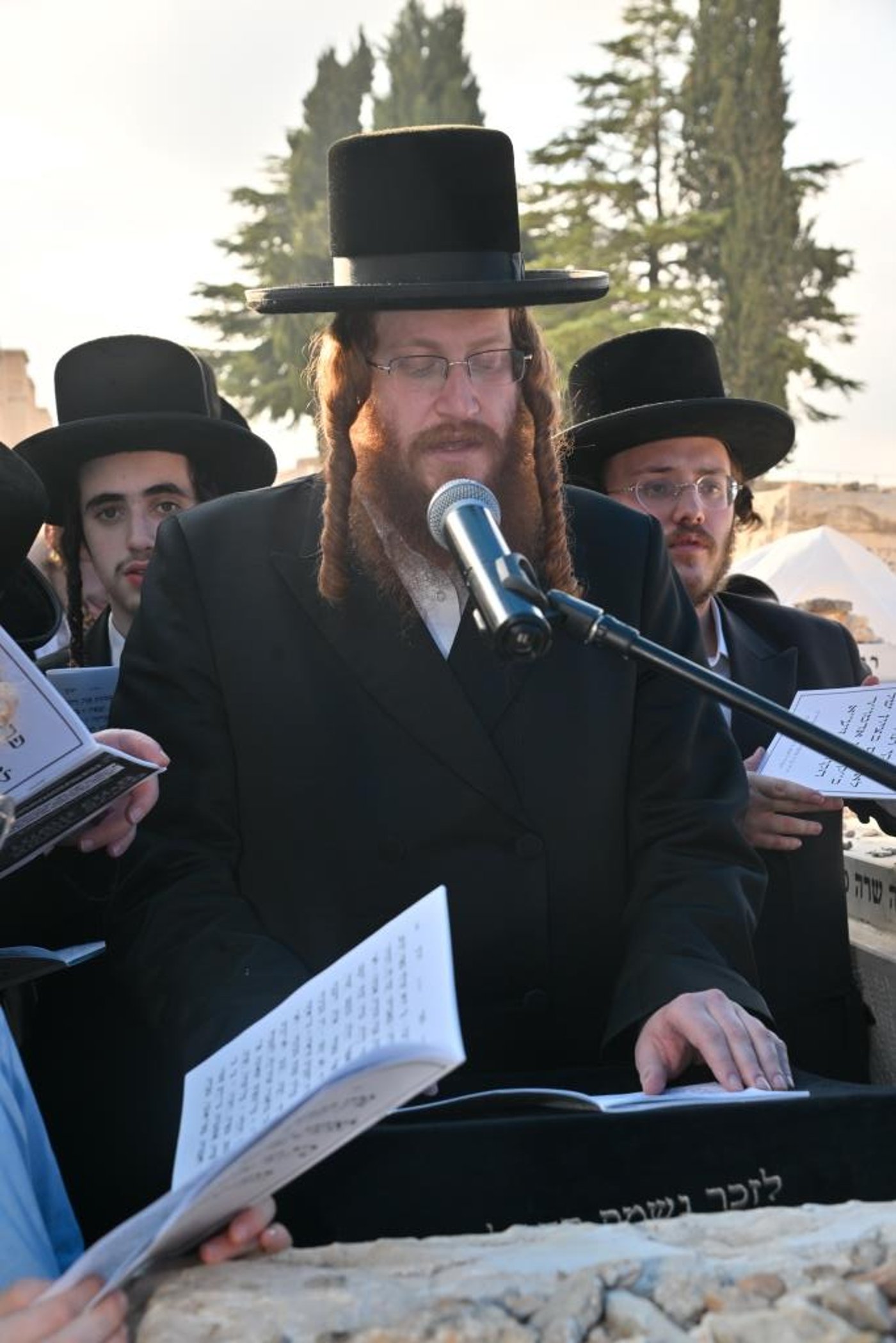 טיש הילולא בקאליב
