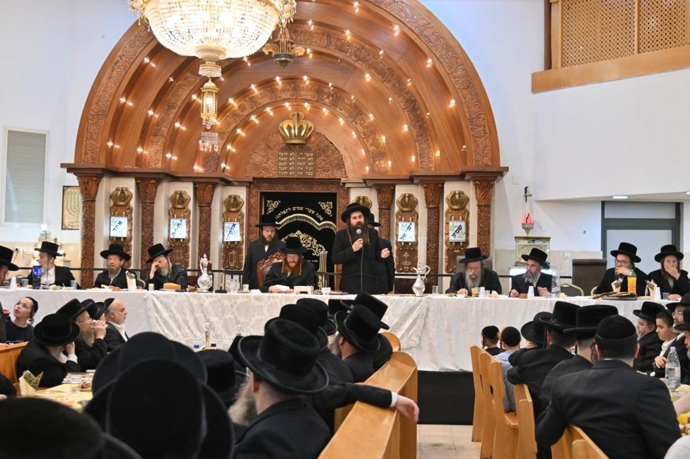 טיש הילולא בקאליב
