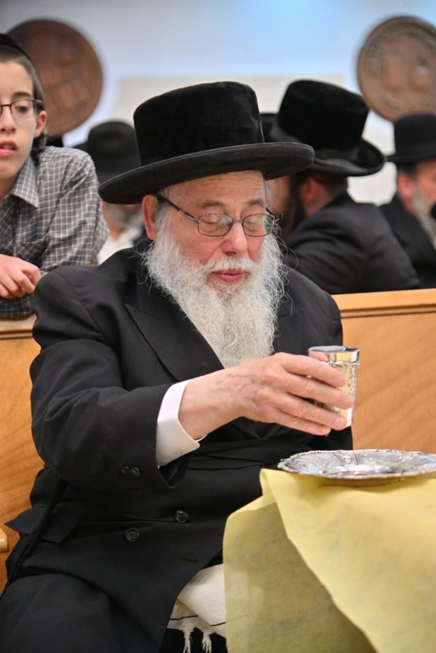 טיש הילולא בקאליב