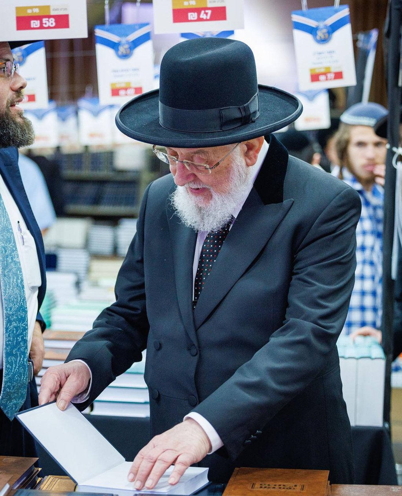 בהשקת ספרו של הרב לאו במוסד הרב קוק