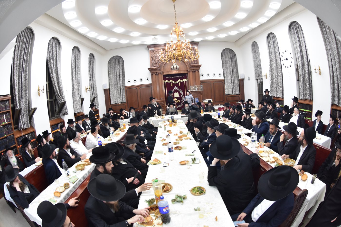 טיש הילולא בשיכון ג' 