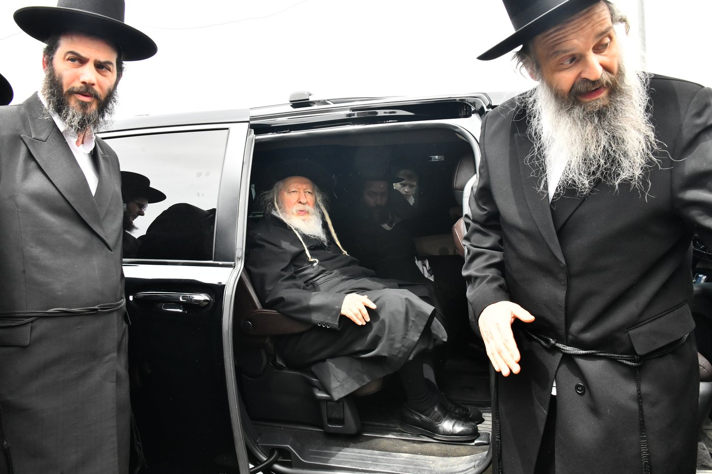  מסע הלווית האדמו"ר מביאלה זצוק"ל
