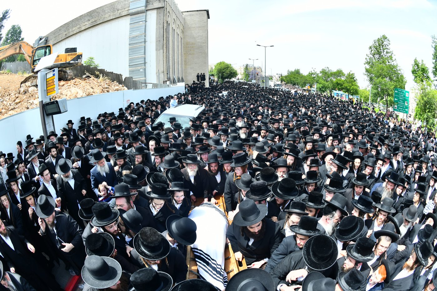  מסע הלווית האדמו"ר מביאלה זצוק"ל
