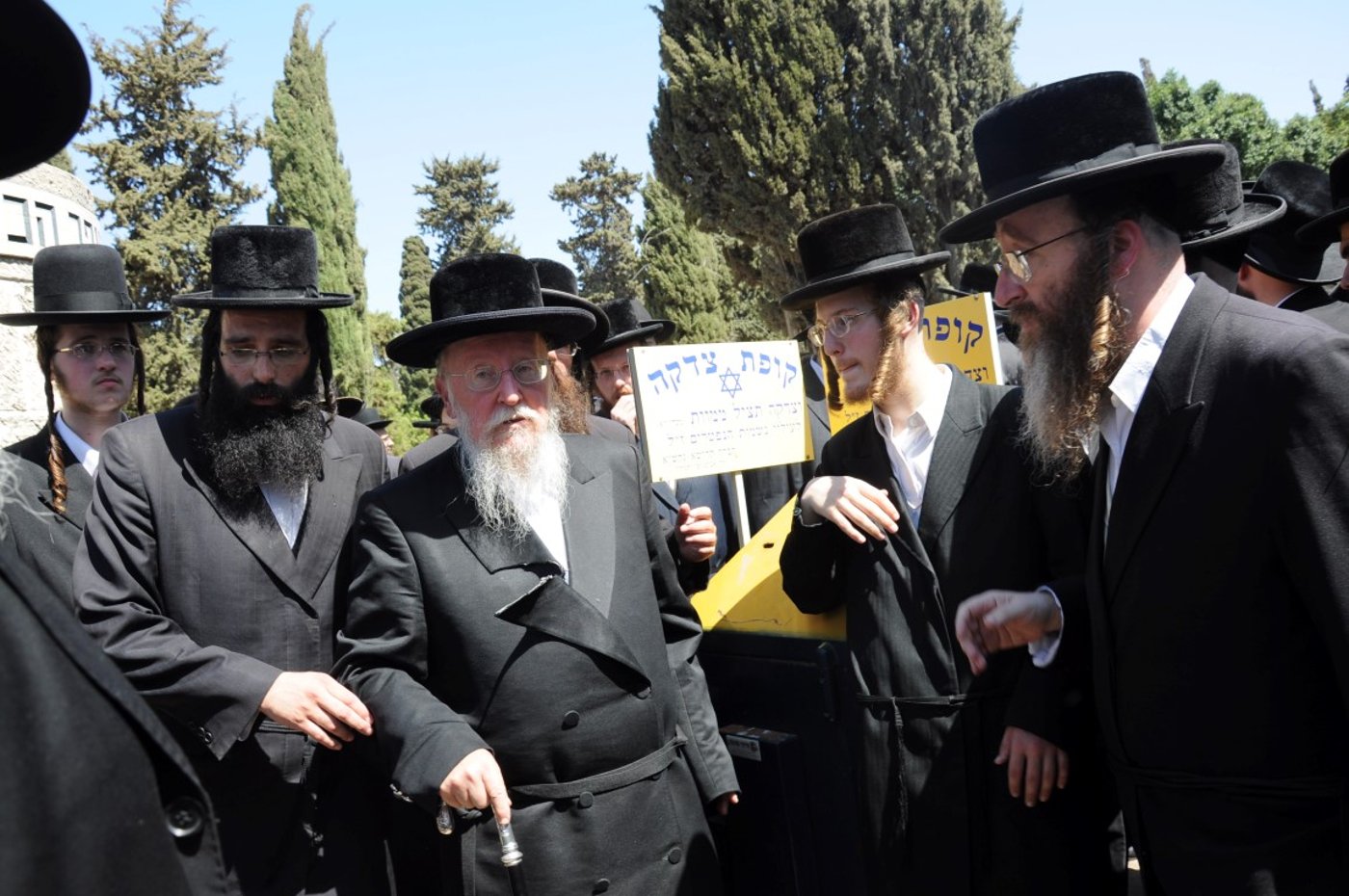שוקי לרר מגיש: גלריית ענק מחיי האדמו"ר מביאלה זצ"ל