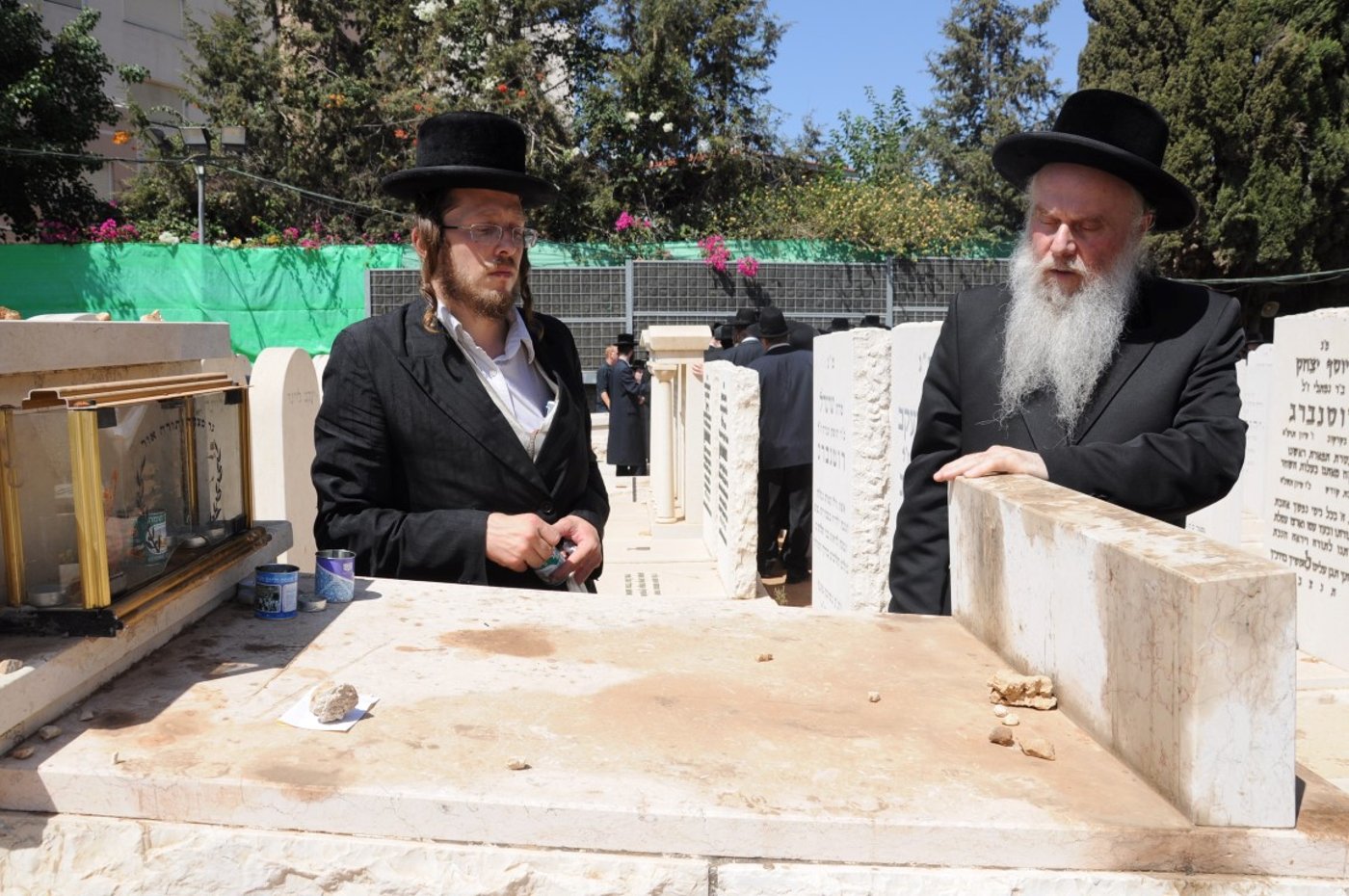 שוקי לרר מגיש: גלריית ענק מחיי האדמו"ר מביאלה זצ"ל