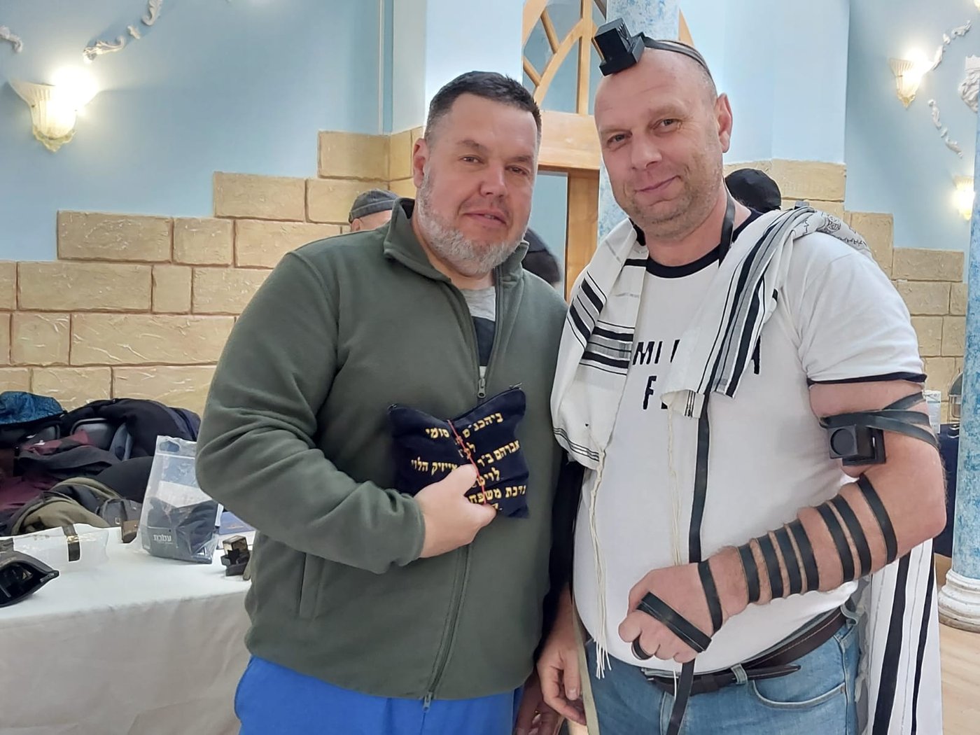 בעוד הצבא הרוסי מתקרב לעיר: יהודי סומי הפתיעו את הרב במתנה מיוחדת
