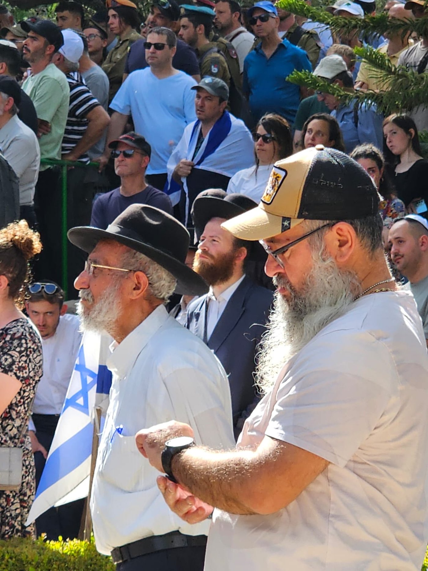 אלפים הגיעו בערב שבת להלוויית החייל הבודד שנפל בעזה