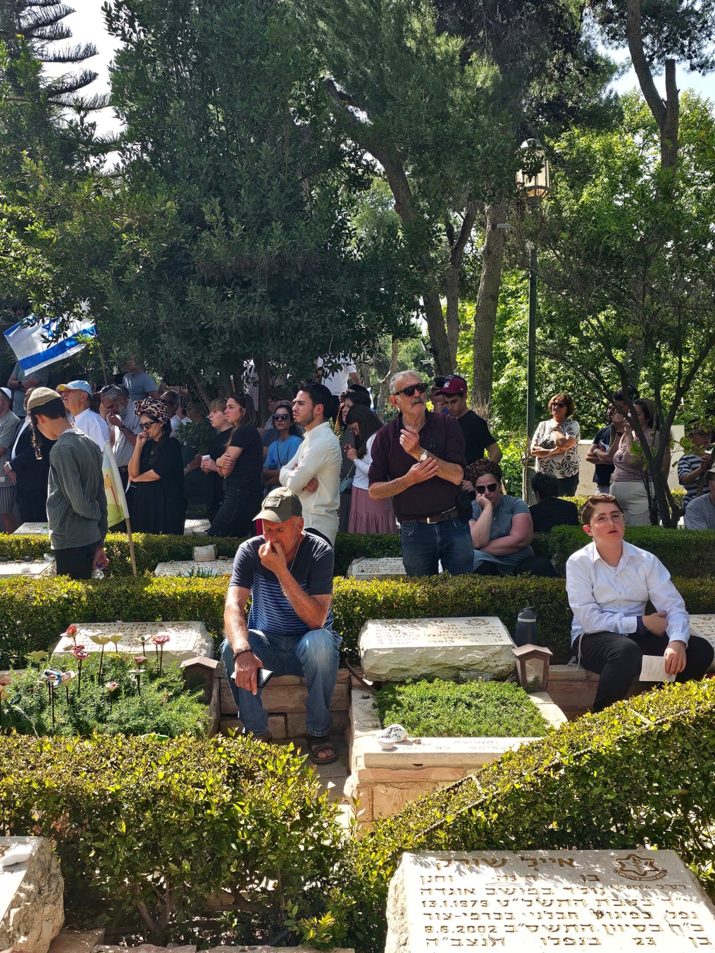 אלפים הגיעו בערב שבת להלוויית החייל הבודד שנפל בעזה