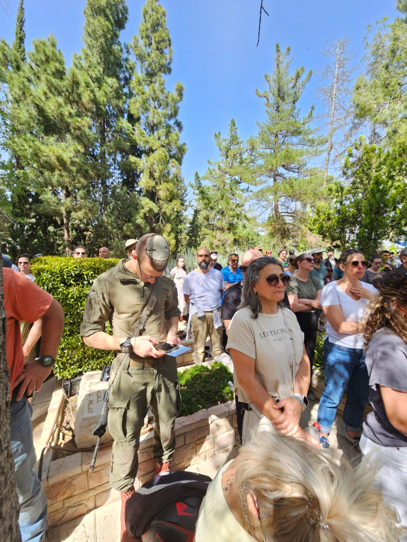 אלפים הגיעו בערב שבת להלוויית החייל הבודד שנפל בעזה