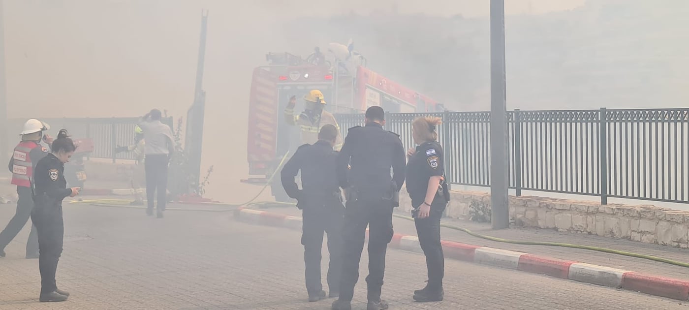 שריפת ענק בדרום ירושלים; החלו בפינוי קו הבתים הראשון