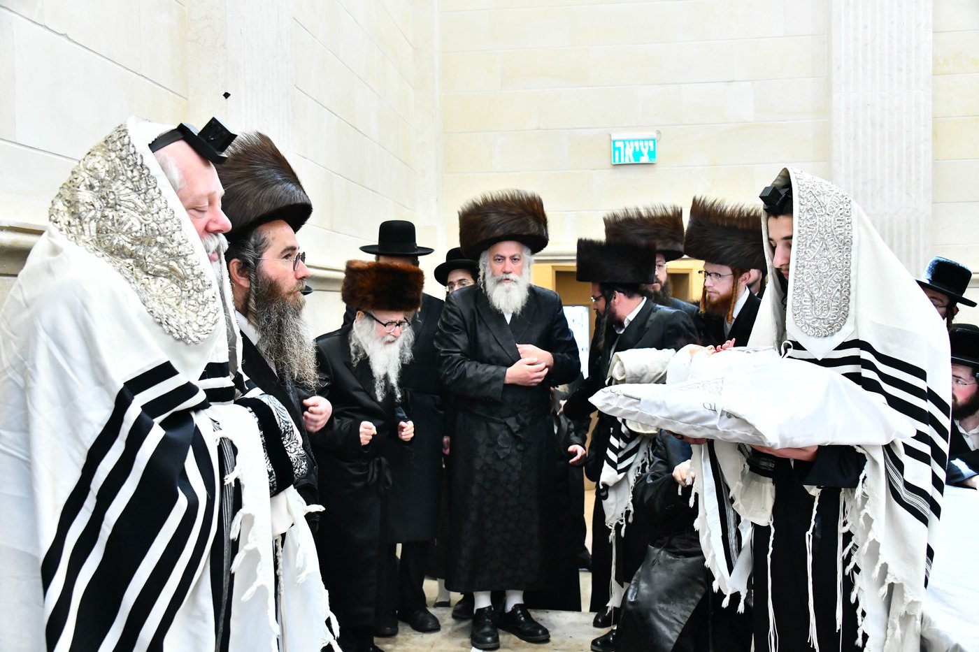 שמחת הברית בחצרות פרמישלאן - אמשינוב 