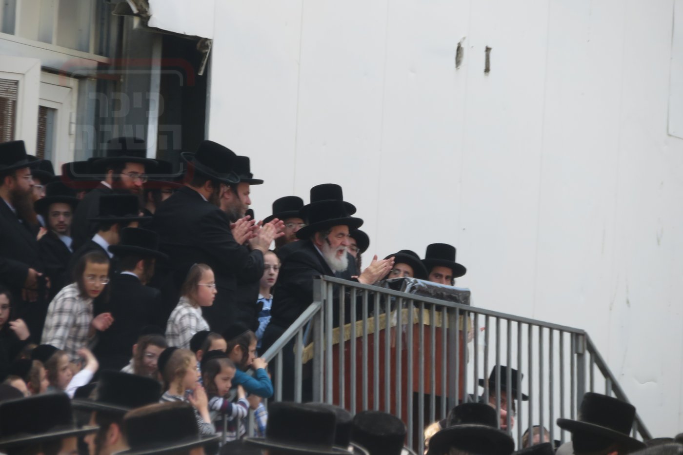 ל"ג בעומר אצל האדמו"ר מויזני'ץ
