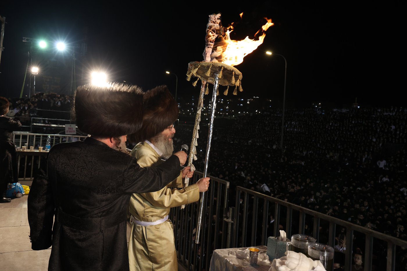 הרה"צ רבי אלימלך בידרמן בהדלקה