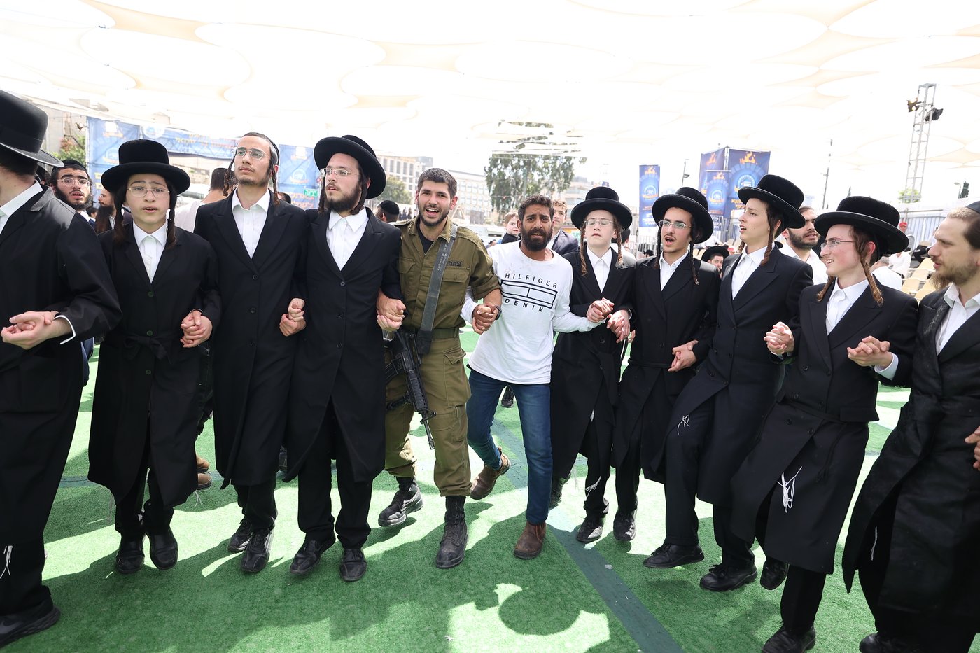 הילולת הרשב"י בחצר ההילולא במתחם שמעון הצדיק בירושלים
