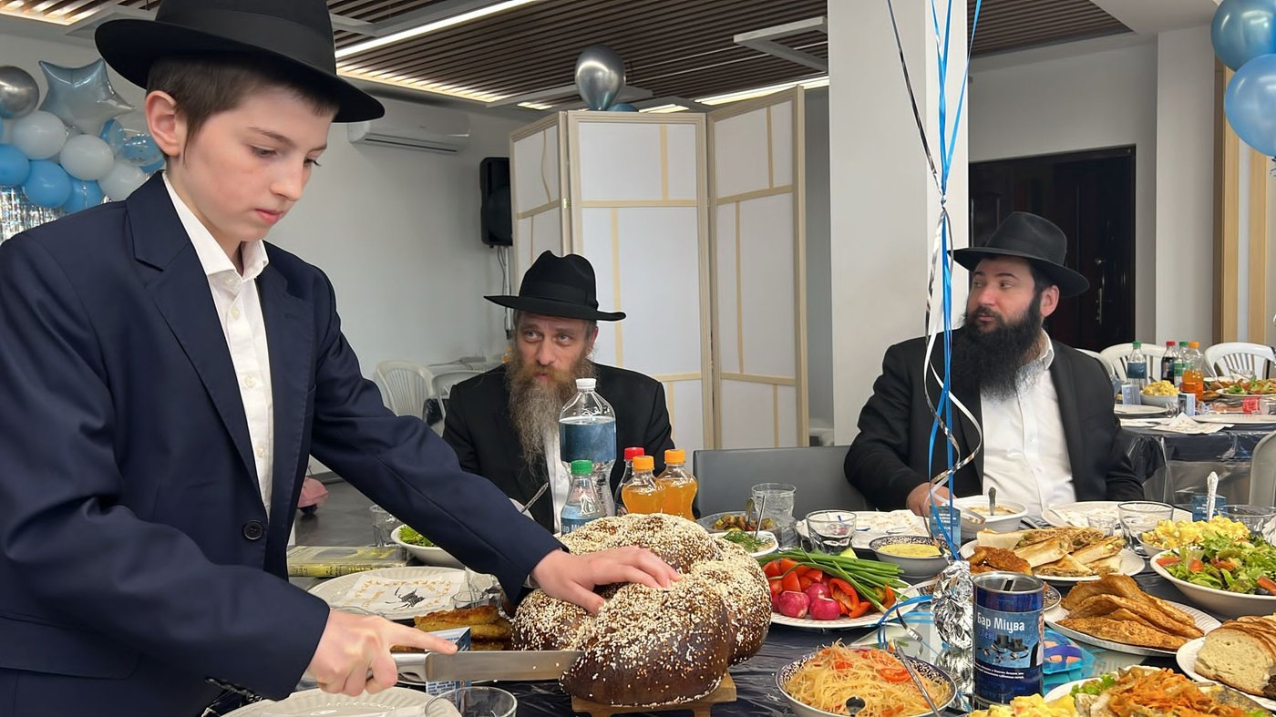 אירוע מרגש באודסה: ילד שגדל אצל השלוחים חגג בר מצווה