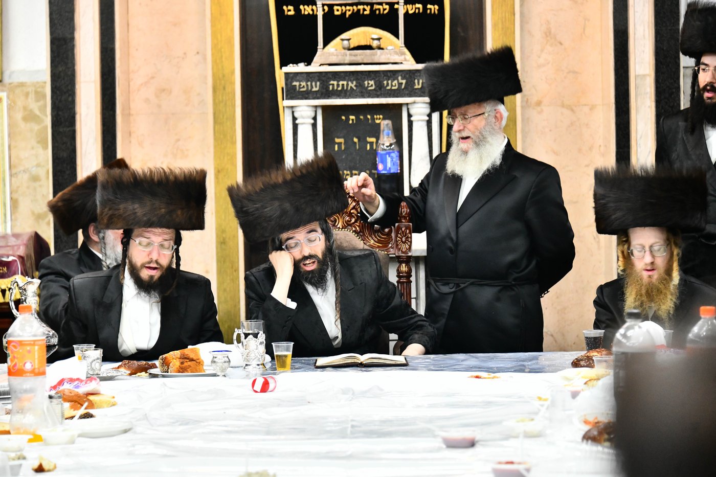 האדמו"ר מזוויעהיל שבת בבני ברק