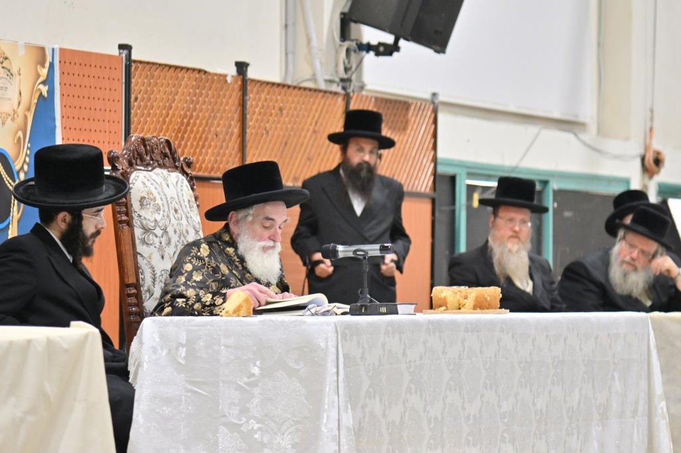 האדמו"ר מויז'ניץ, עם ת"ת בעלזא באשדוד