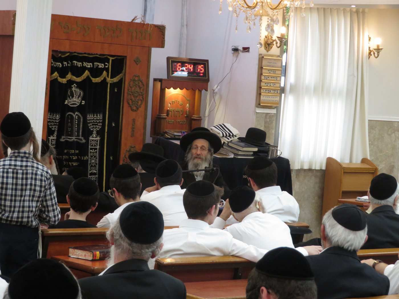 הרה"צ רבי אלימלך בידרמן בשיחת הכנה בשיכון ג'