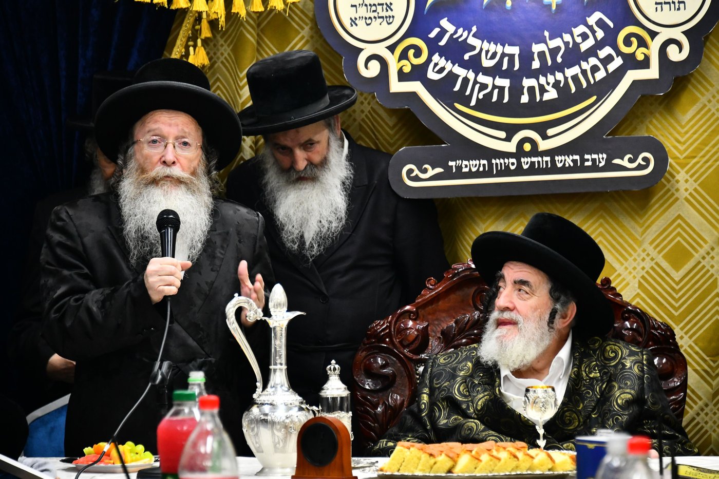 האדמו"ר מויז'ניץ בתפילת השל"ה