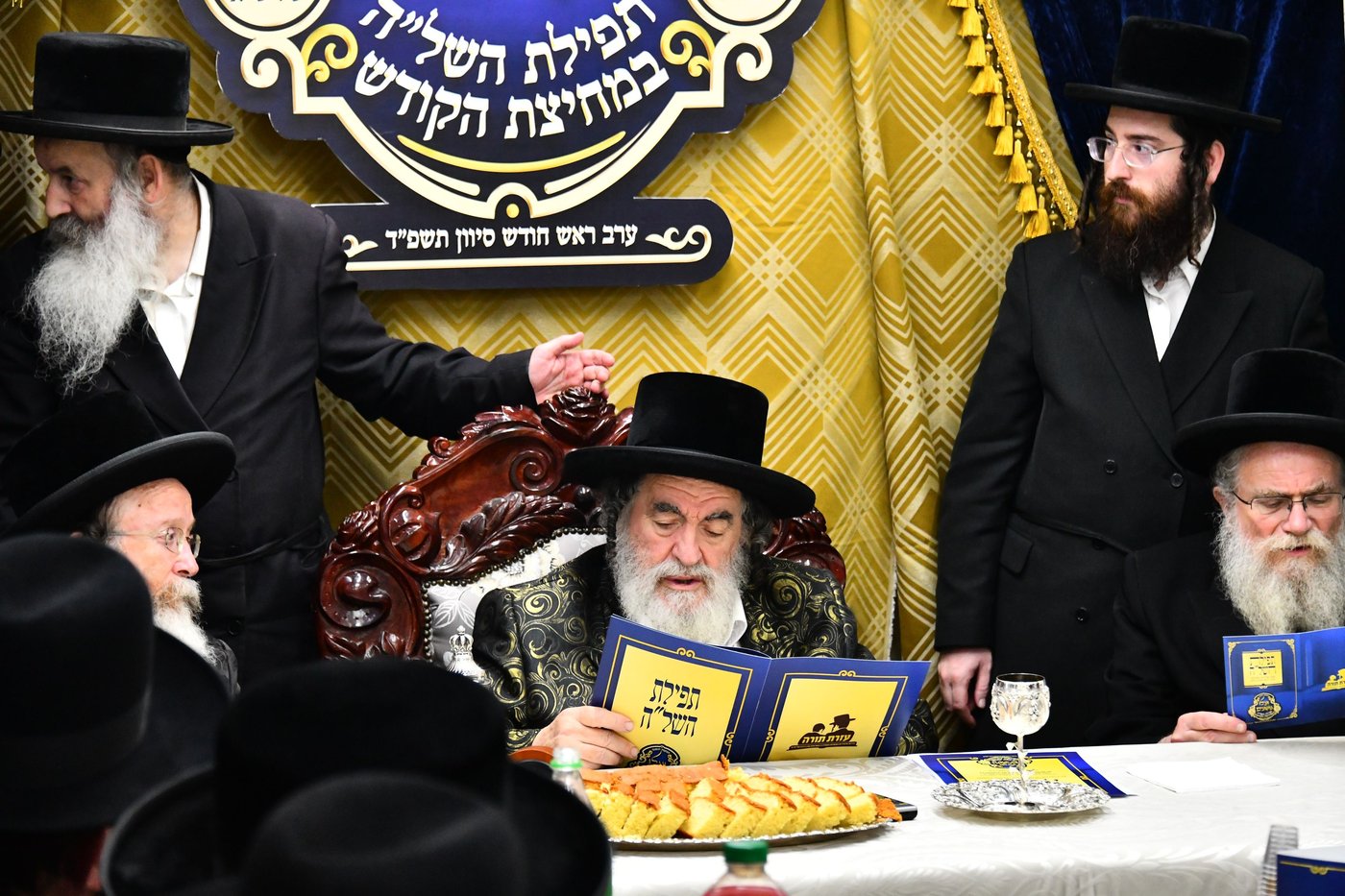 האדמו"ר מויז'ניץ בתפילת השל"ה