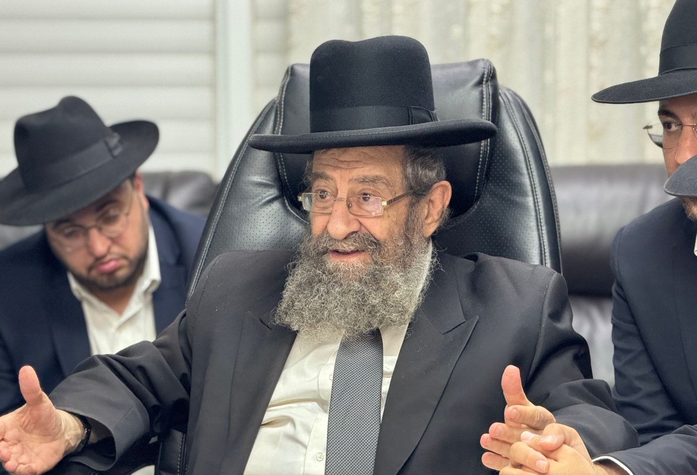 הגר"מ בן שמעון בתפילת השל"ה