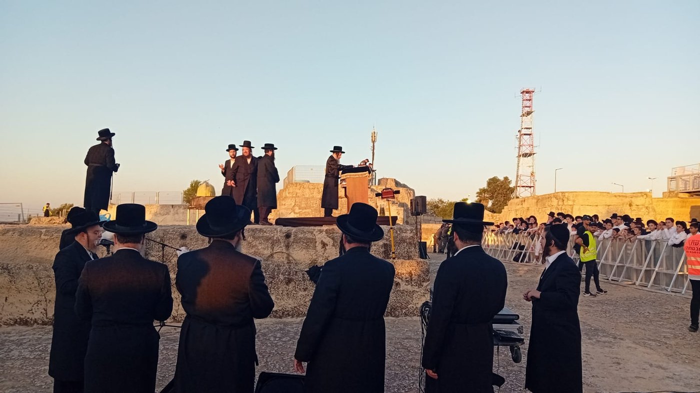 האדמו"ר מאונגוואר, בהדלקה בקרב שמואל הנביא 