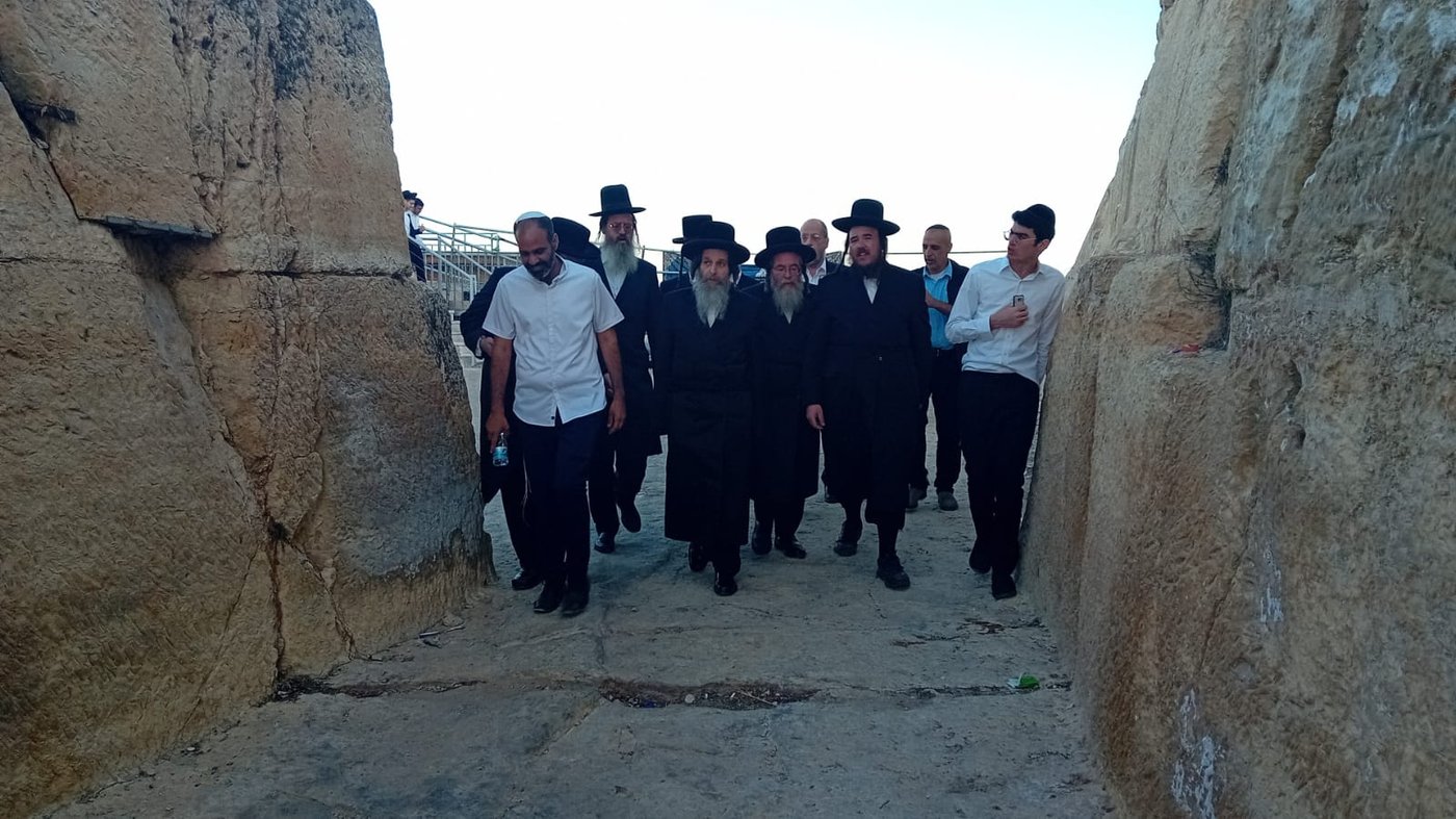 האדמו"ר מאונגוואר, בהדלקה בקרב שמואל הנביא 