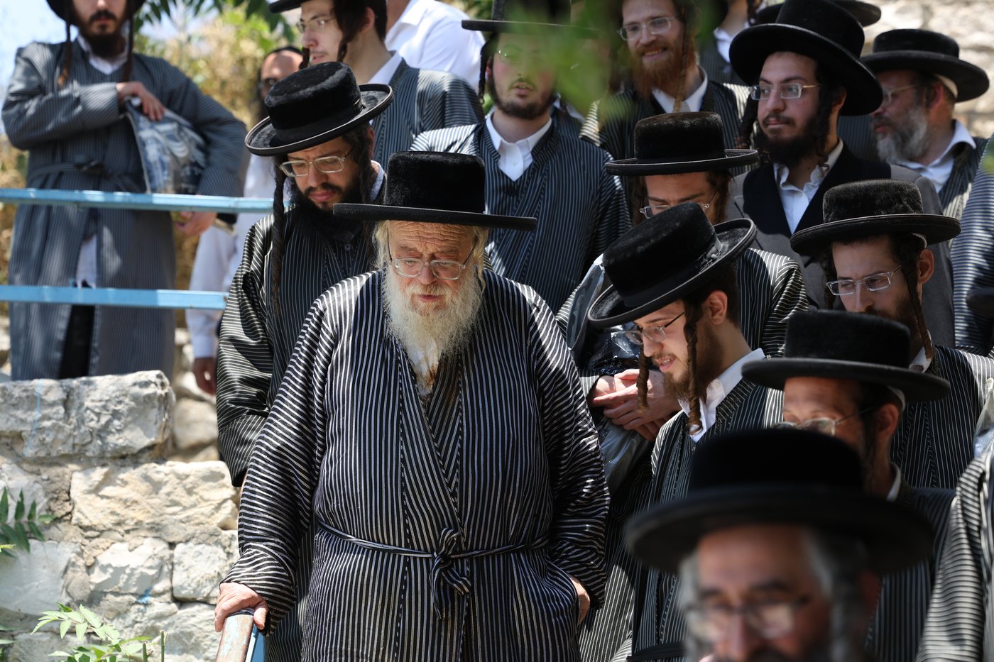 האדמו''ר מתולדות אהרון ביציאה מבית כנסת האר''י הספרדי