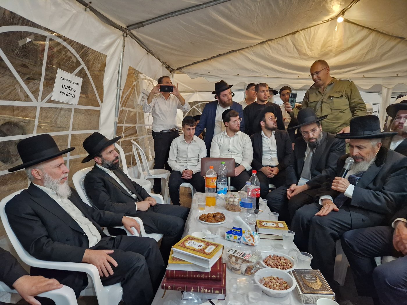ניחום אבלים אצל הרבנים לבית כהן 